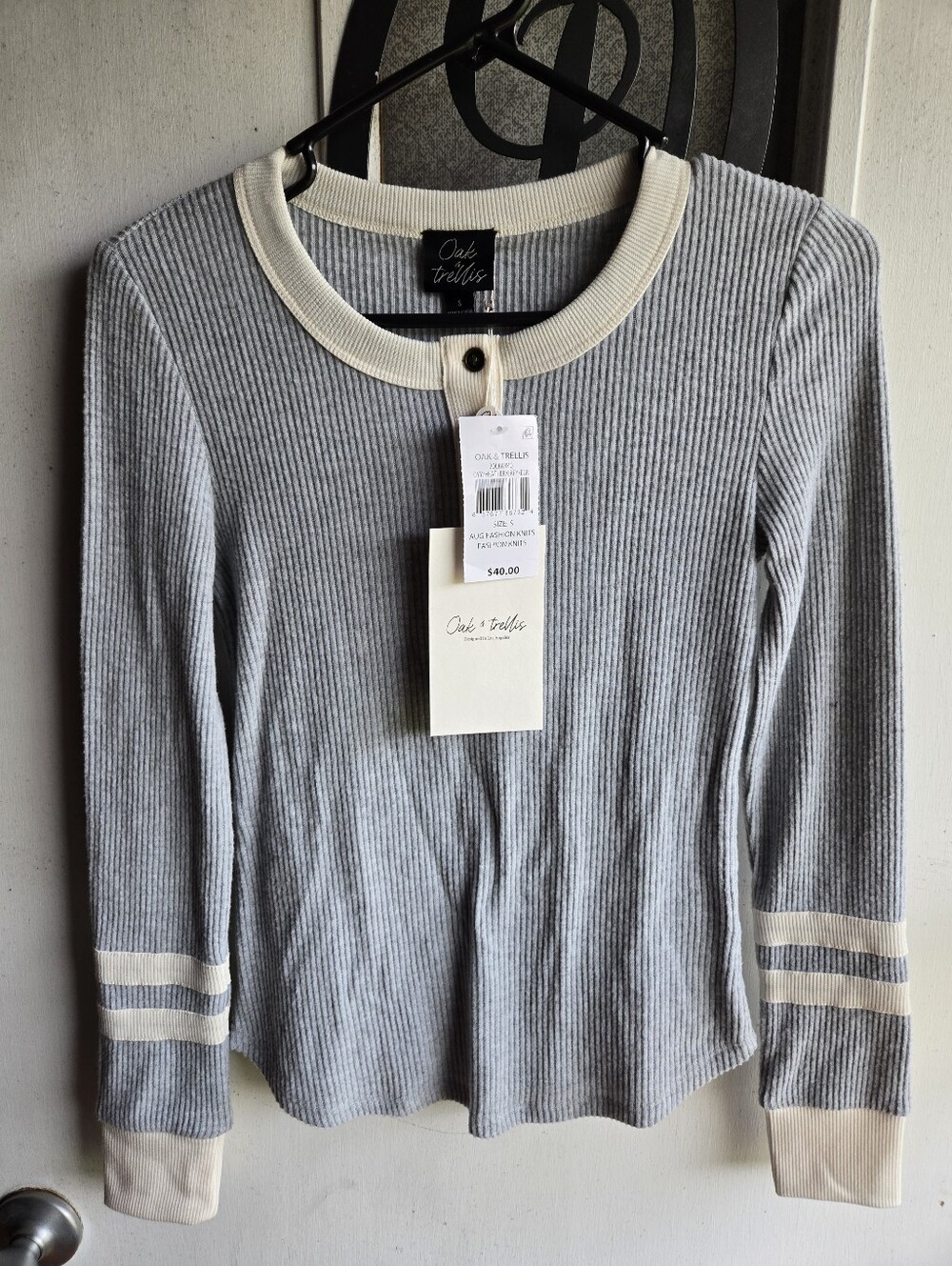 Oak & Trellis Gray Ribbed Long-Sleeve Top with Cream Trim NWT